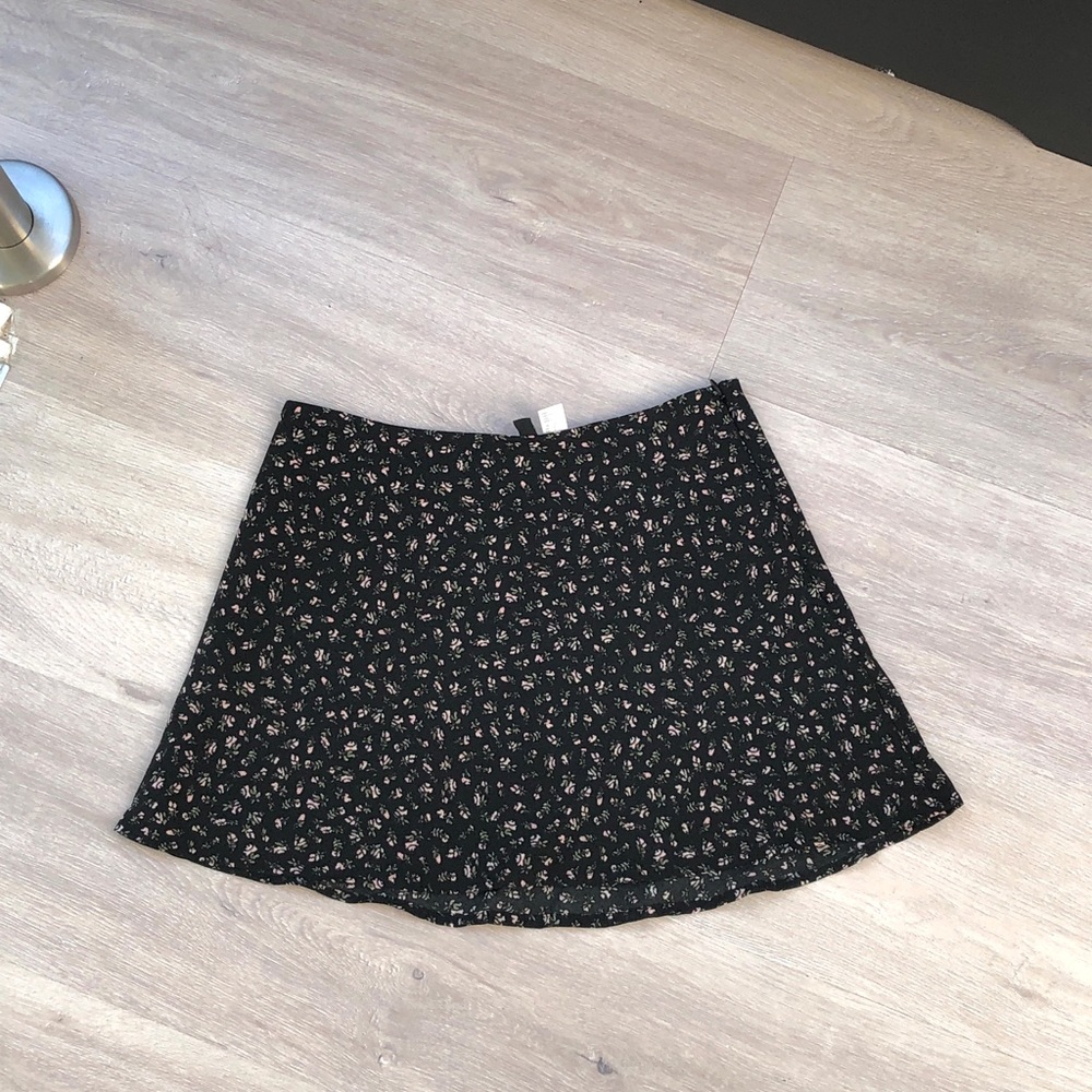 H&M black floral mini skirt